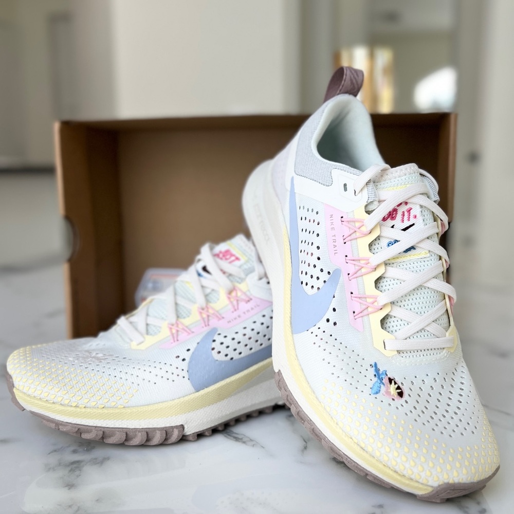 NIKE - Pegasus Trail 4 Running Shoes - Sail/Phantom/Diffused Taupe/Blue Whisper